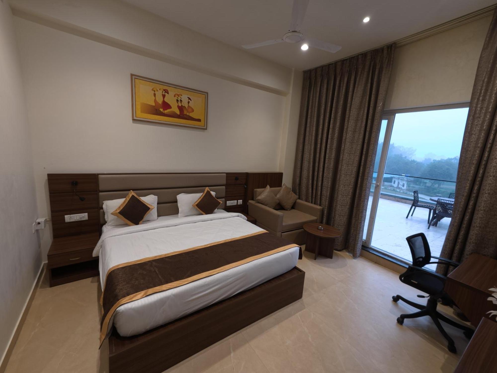 Neelam Orchid Hotel Kanpur Exterior photo