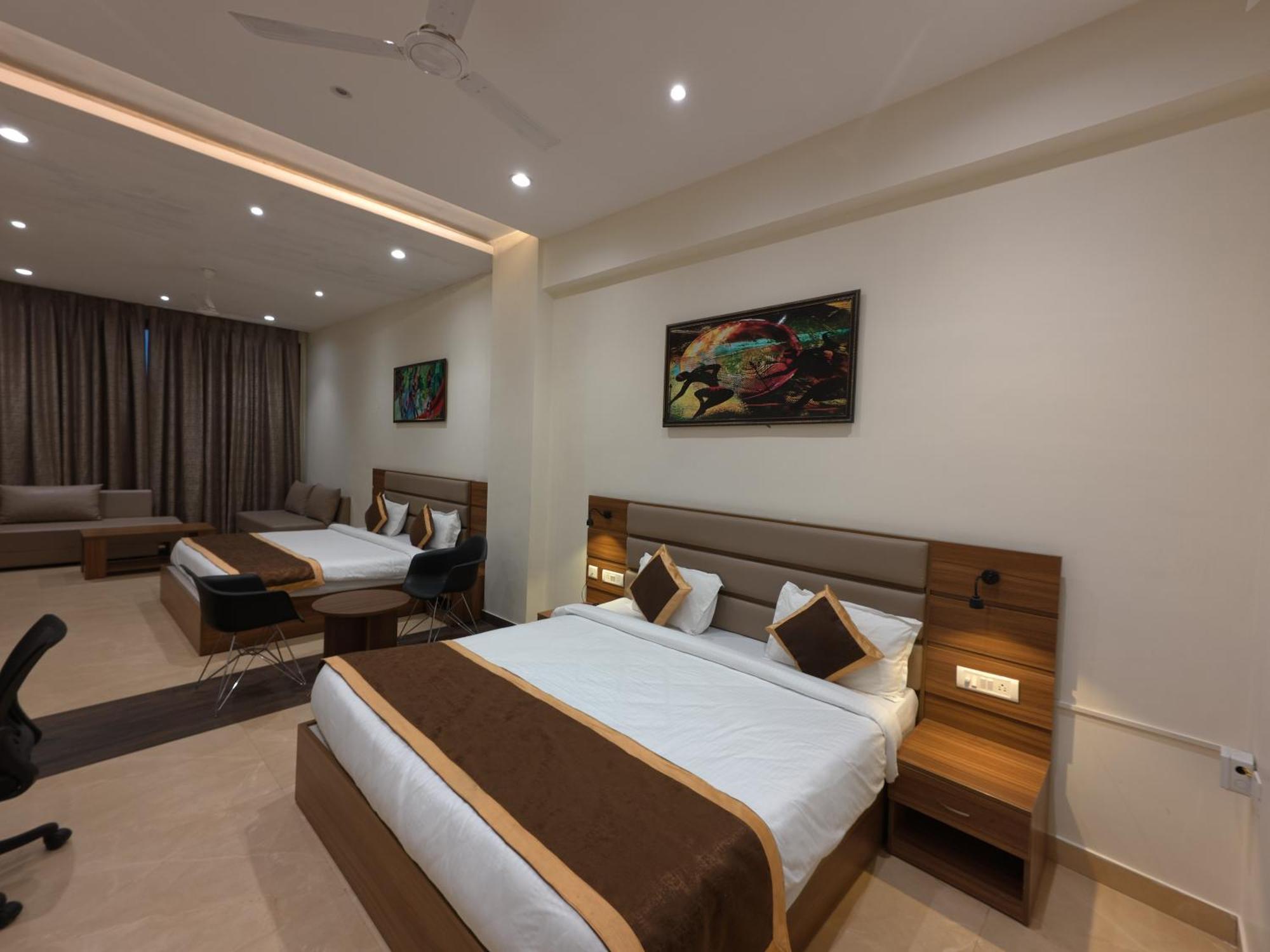 Neelam Orchid Hotel Kanpur Exterior photo